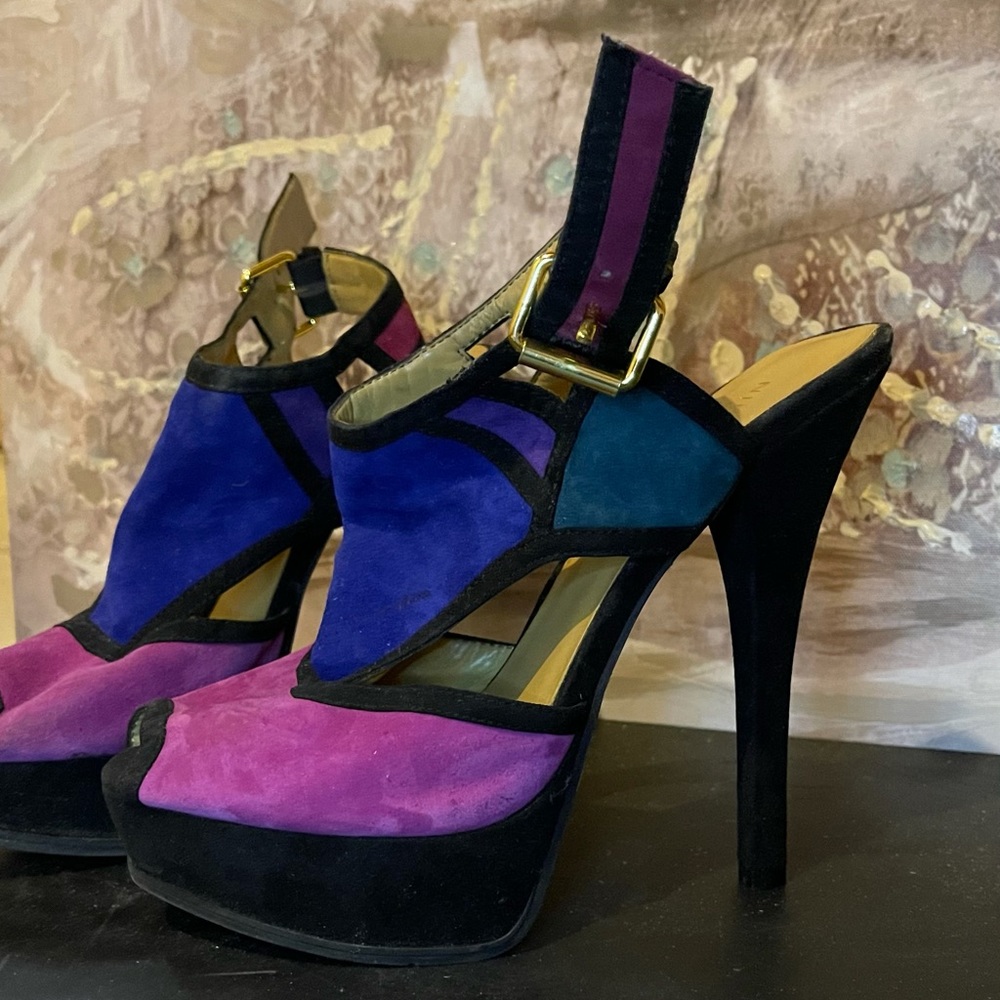 Block color heels.